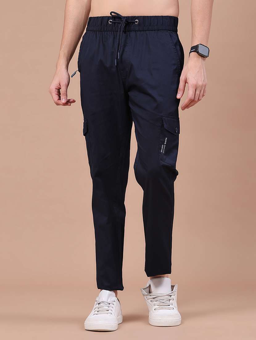 men solid mid rise regular fit cargo 