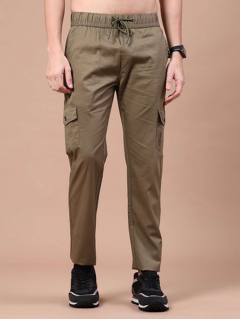 men solid mid rise regular fit cargo 