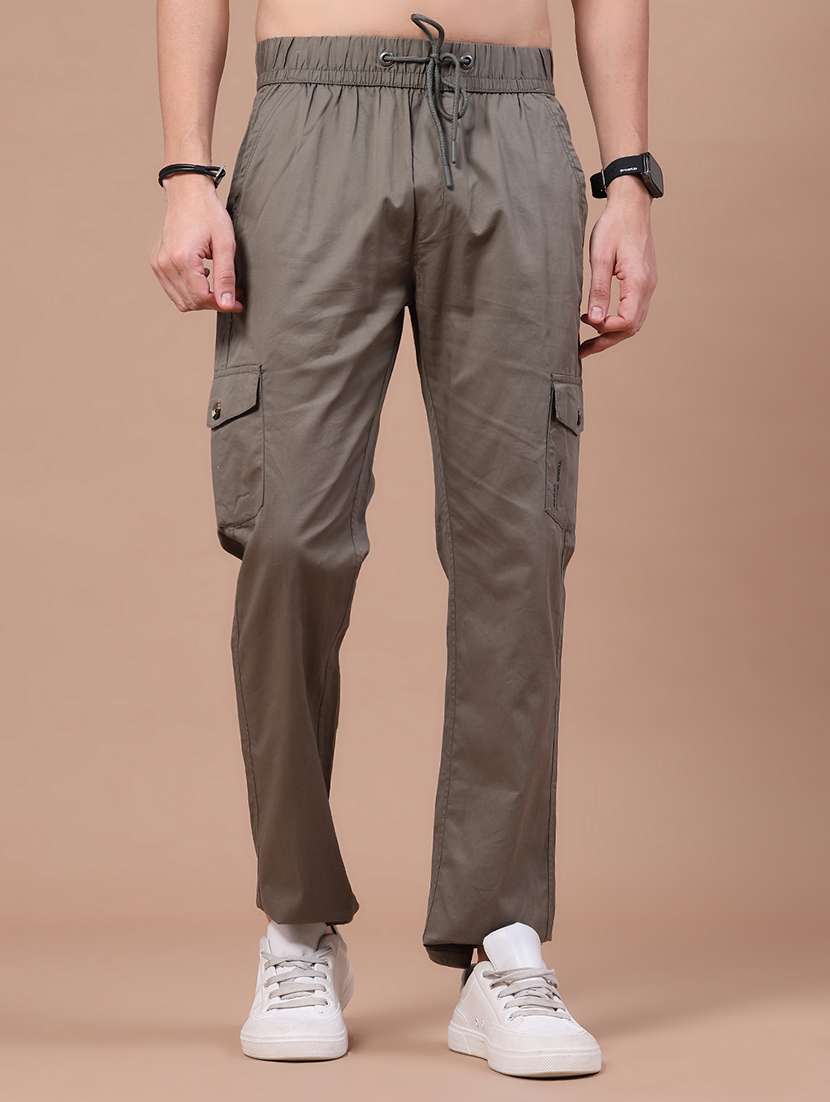 men solid mid rise regular fit cargo 