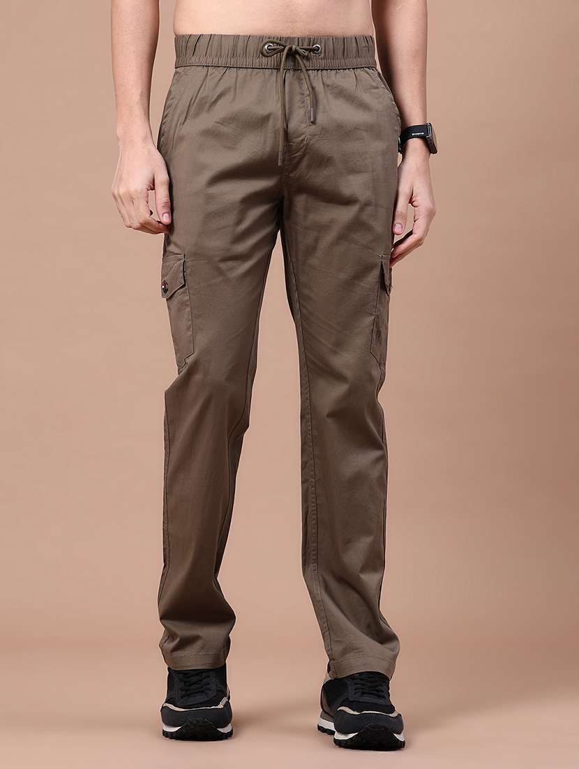 men solid mid rise regular fit cargo 