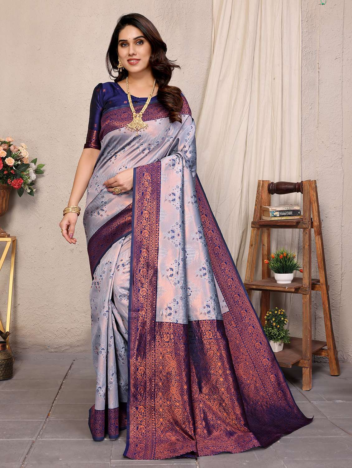 women self design banarasi saree with blouse