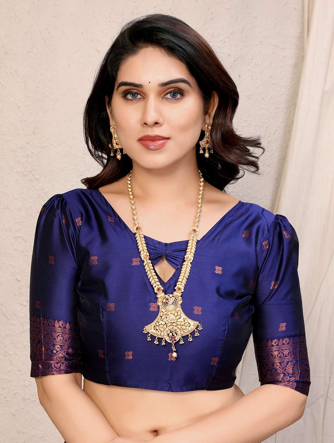 women self design banarasi saree with blouse - 22562782 -  Standard Image - 5
