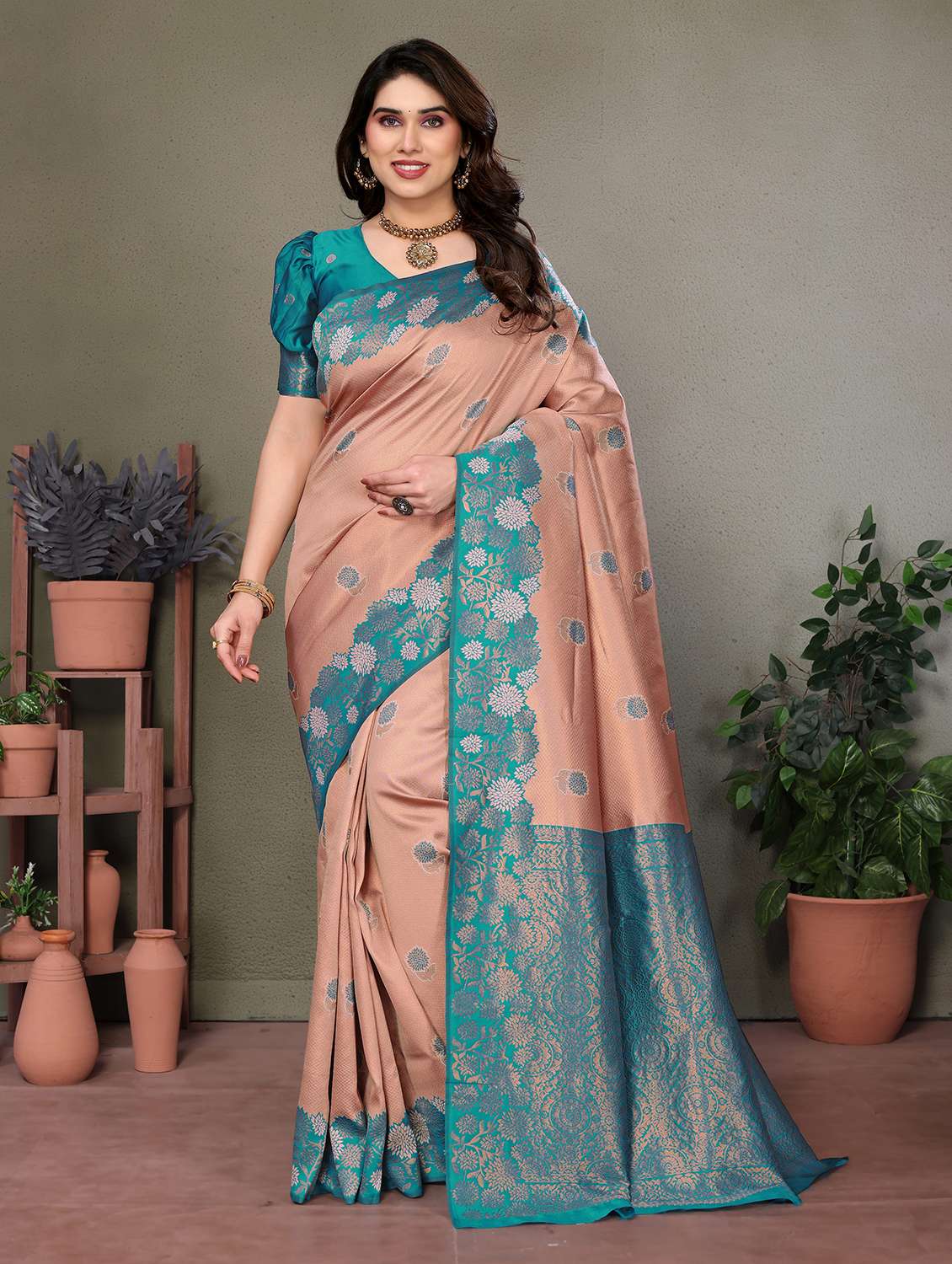women self design banarasi saree with blouse