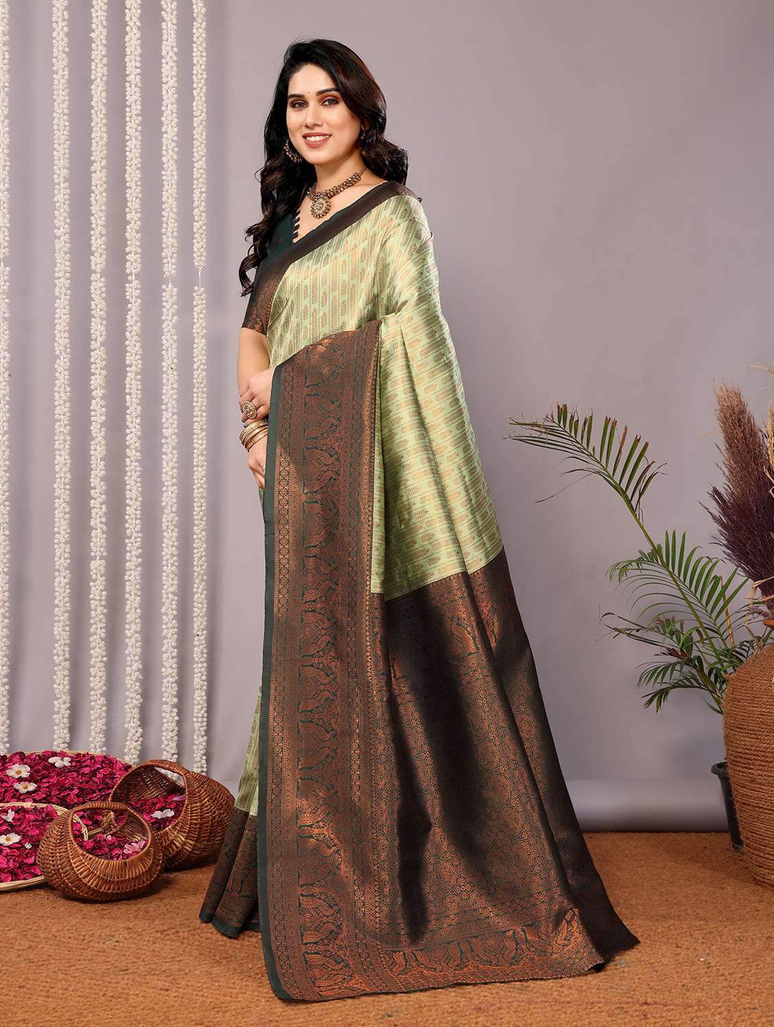Women Self Design Banarasi Saree With Blouse - 22562795 -  Standard Image - 3