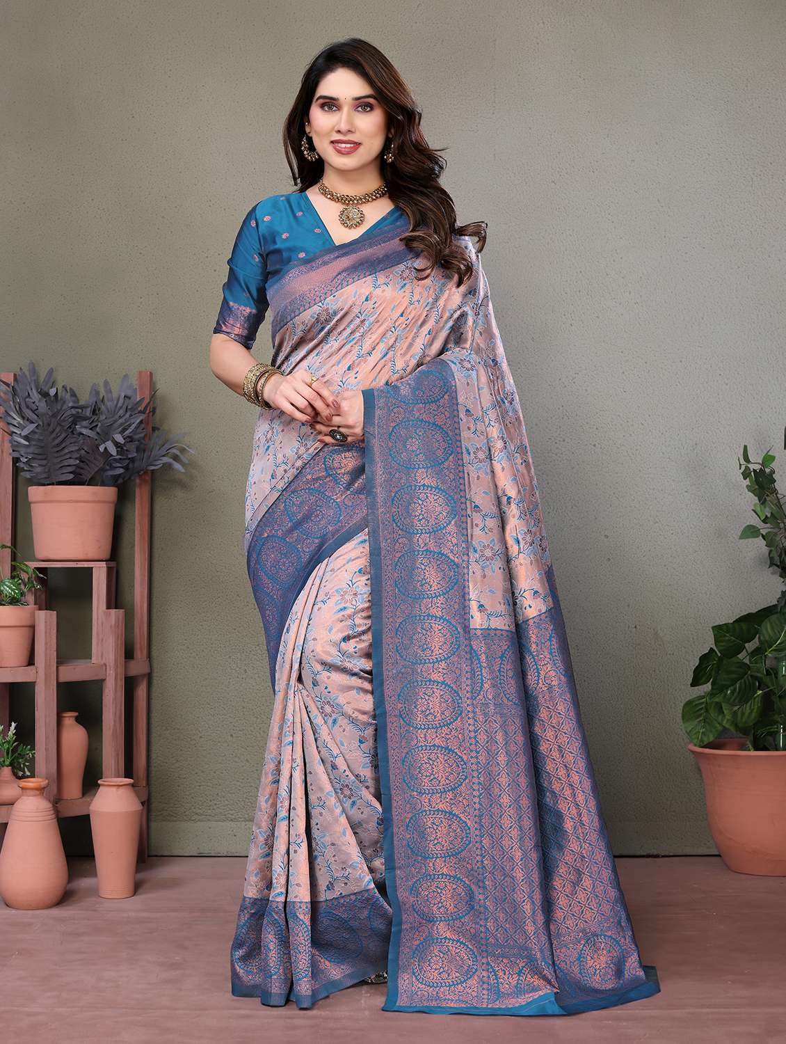 women self design banarasi saree with blouse