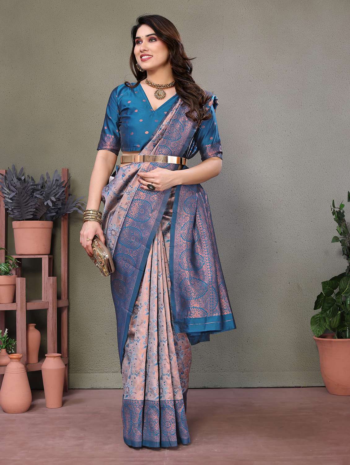 Women Self Design Banarasi Saree With Blouse - 22562798 -  Standard Image - 3