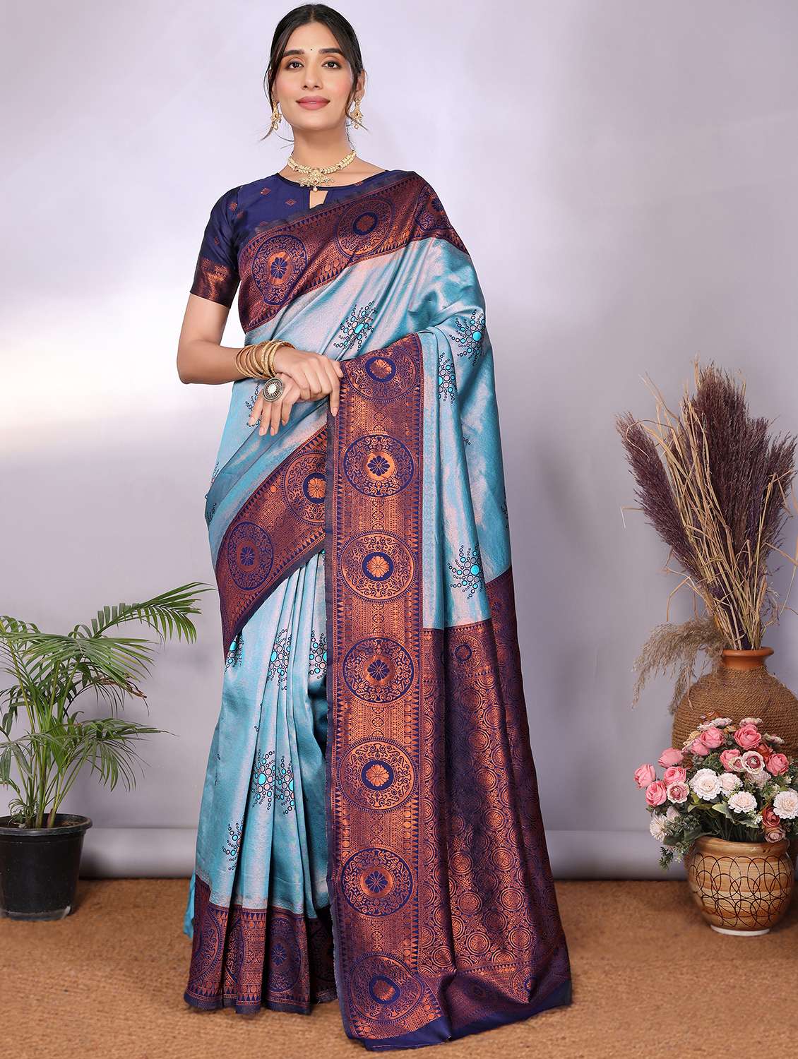 women self design banarasi saree with blouse