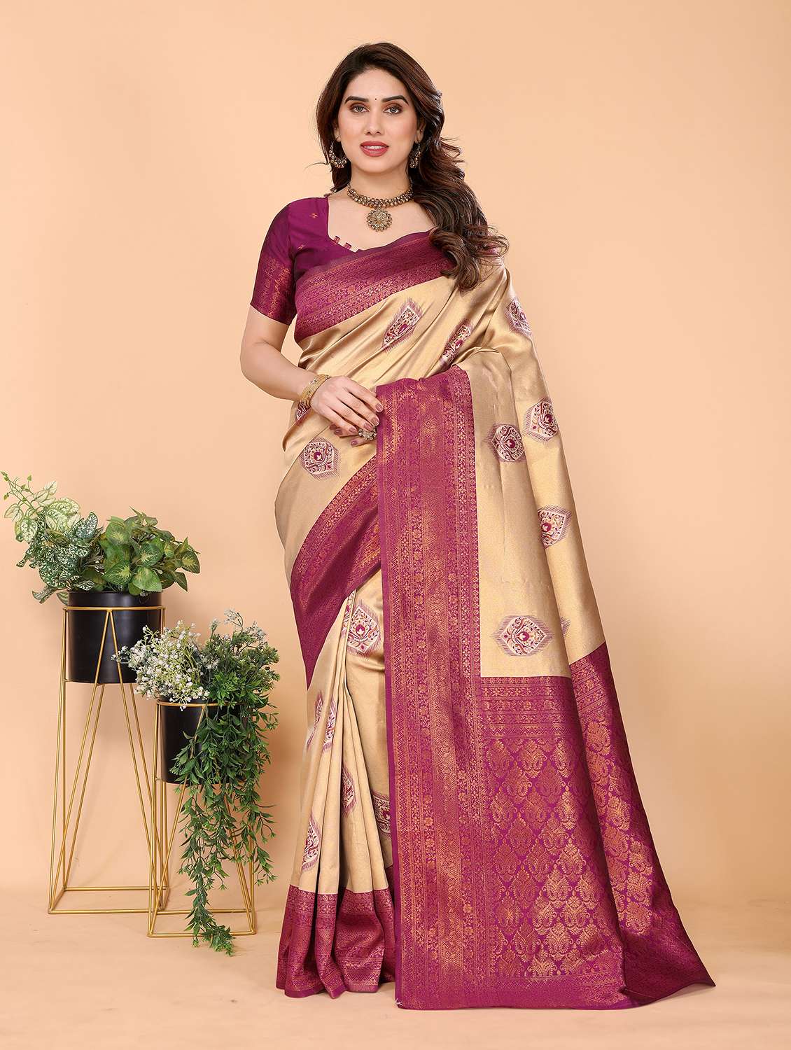 women self design banarasi saree with blouse