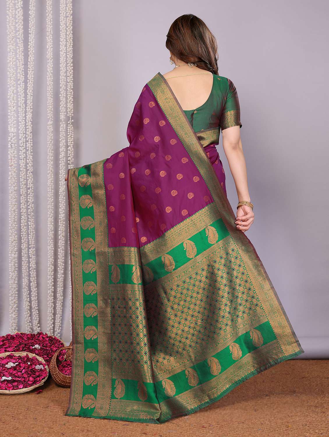women self design banarasi saree with blouse - 22562849 -  Standard Image - 3