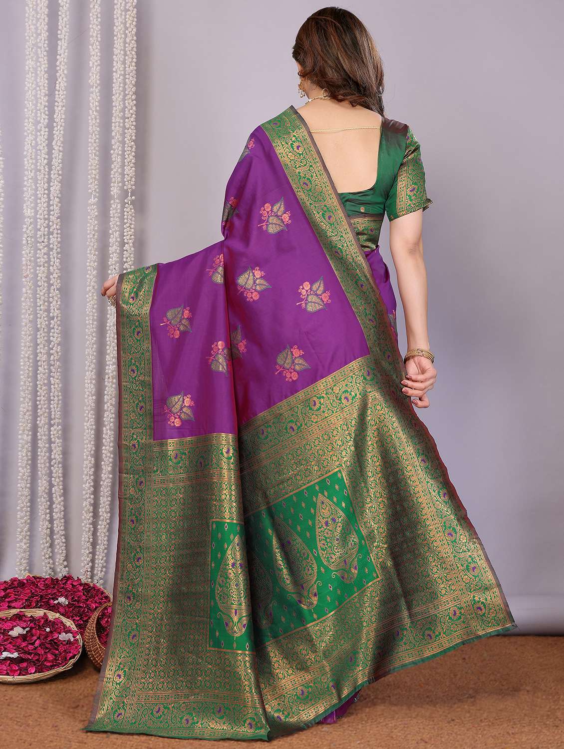 women self design banarasi saree with blouse - 22562851 -  Standard Image - 3