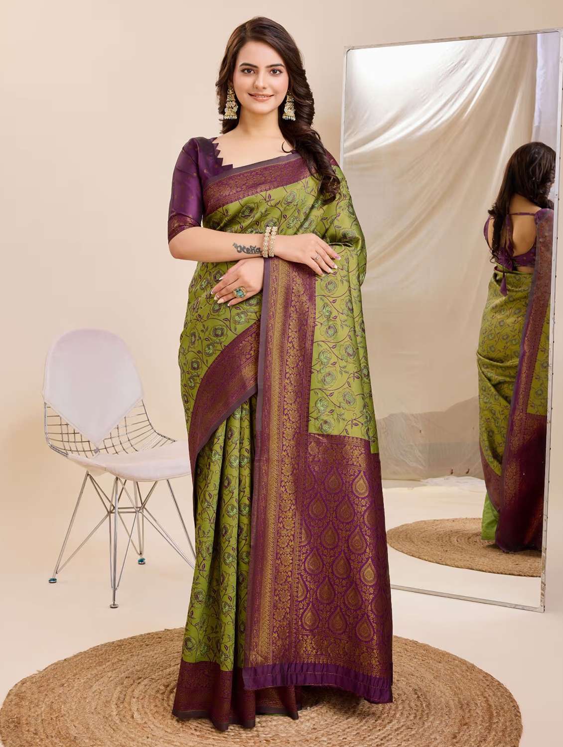 women self design banarasi saree with blouse