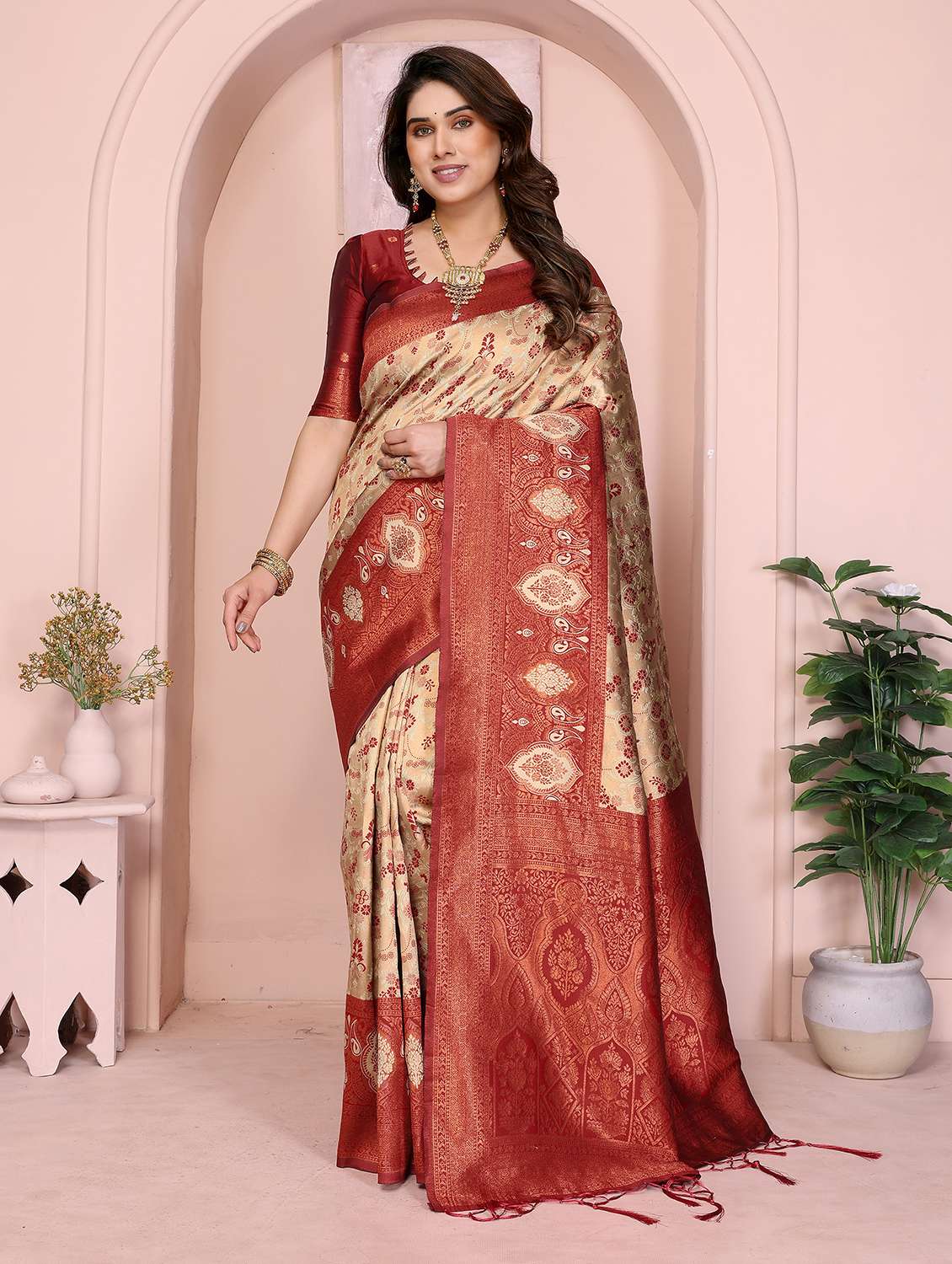 women self design banarasi saree with blouse