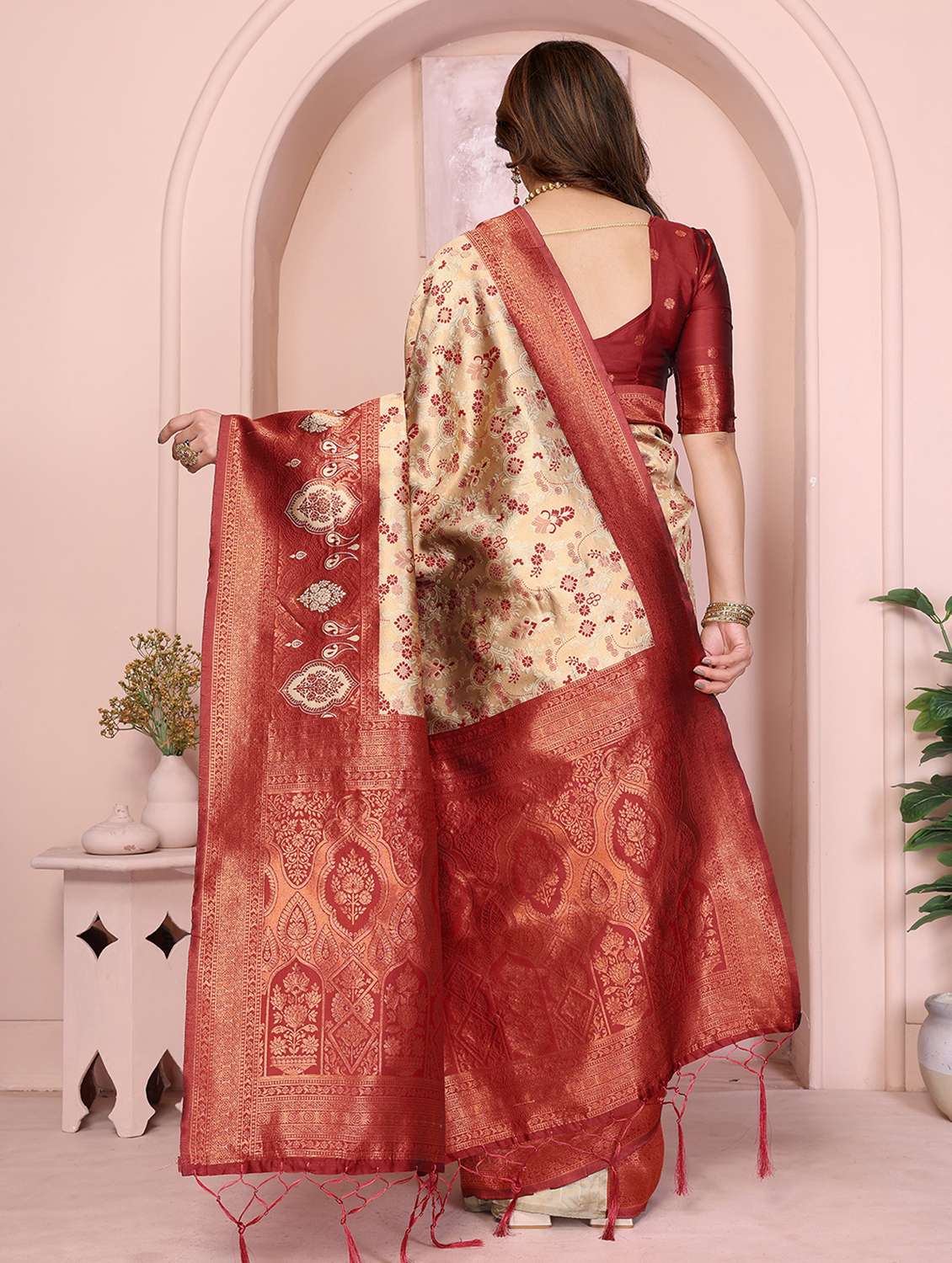 Women Self Design Banarasi Saree With Blouse - 22562875 -  Standard Image - 3
