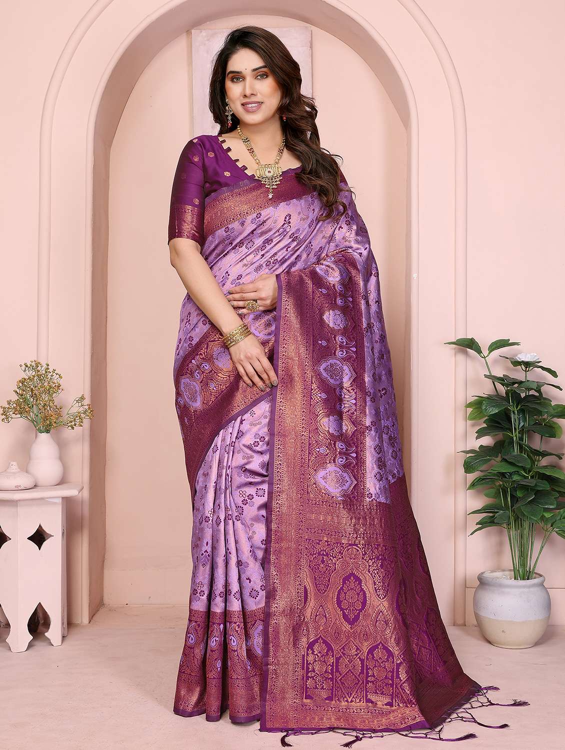 women self design banarasi saree with blouse
