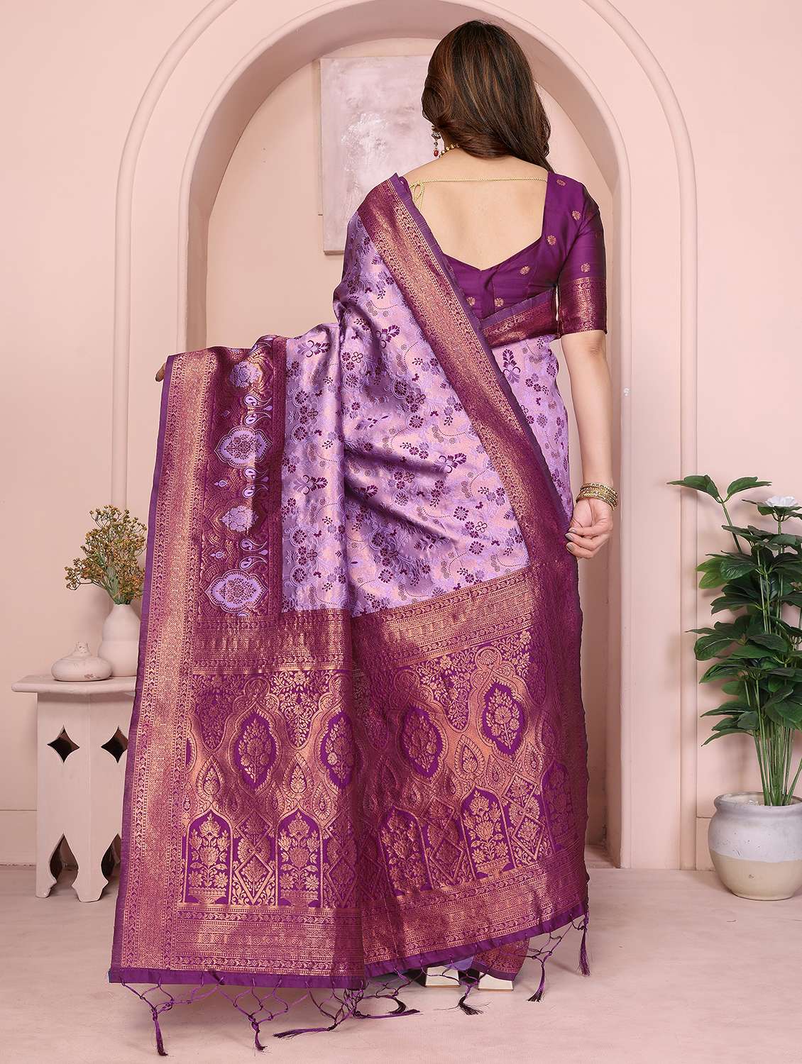 Women Self Design Banarasi Saree With Blouse - 22562877 -  Standard Image - 3