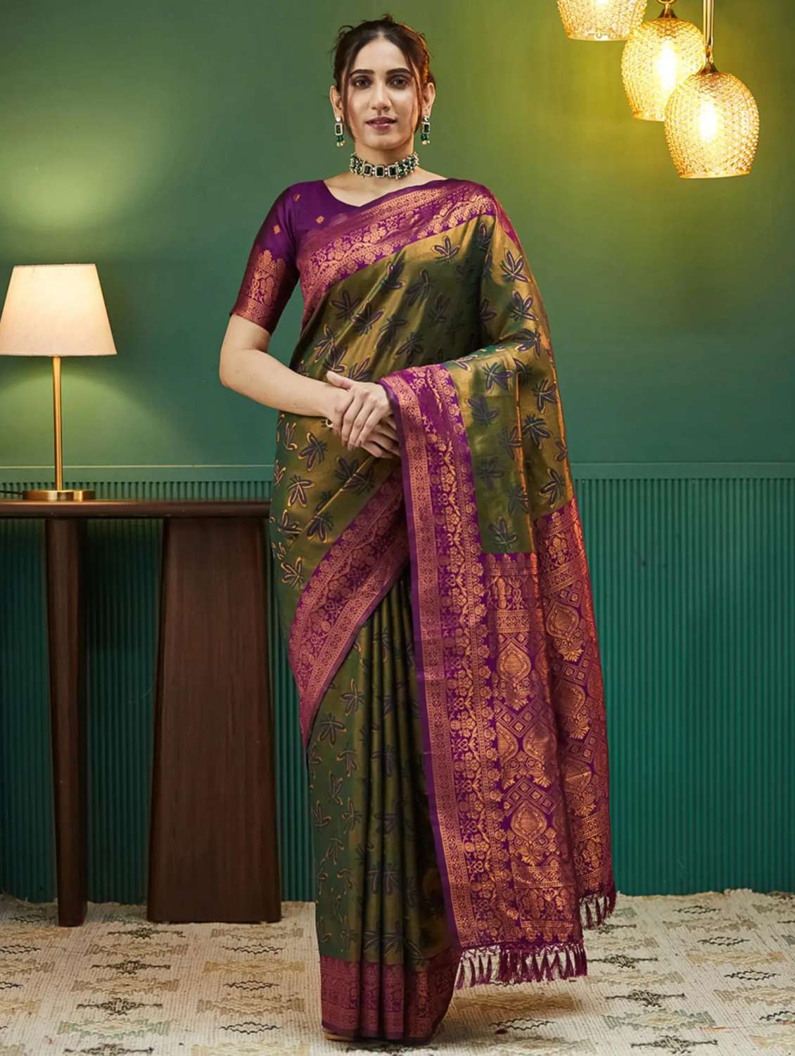women self design banarasi saree with blouse