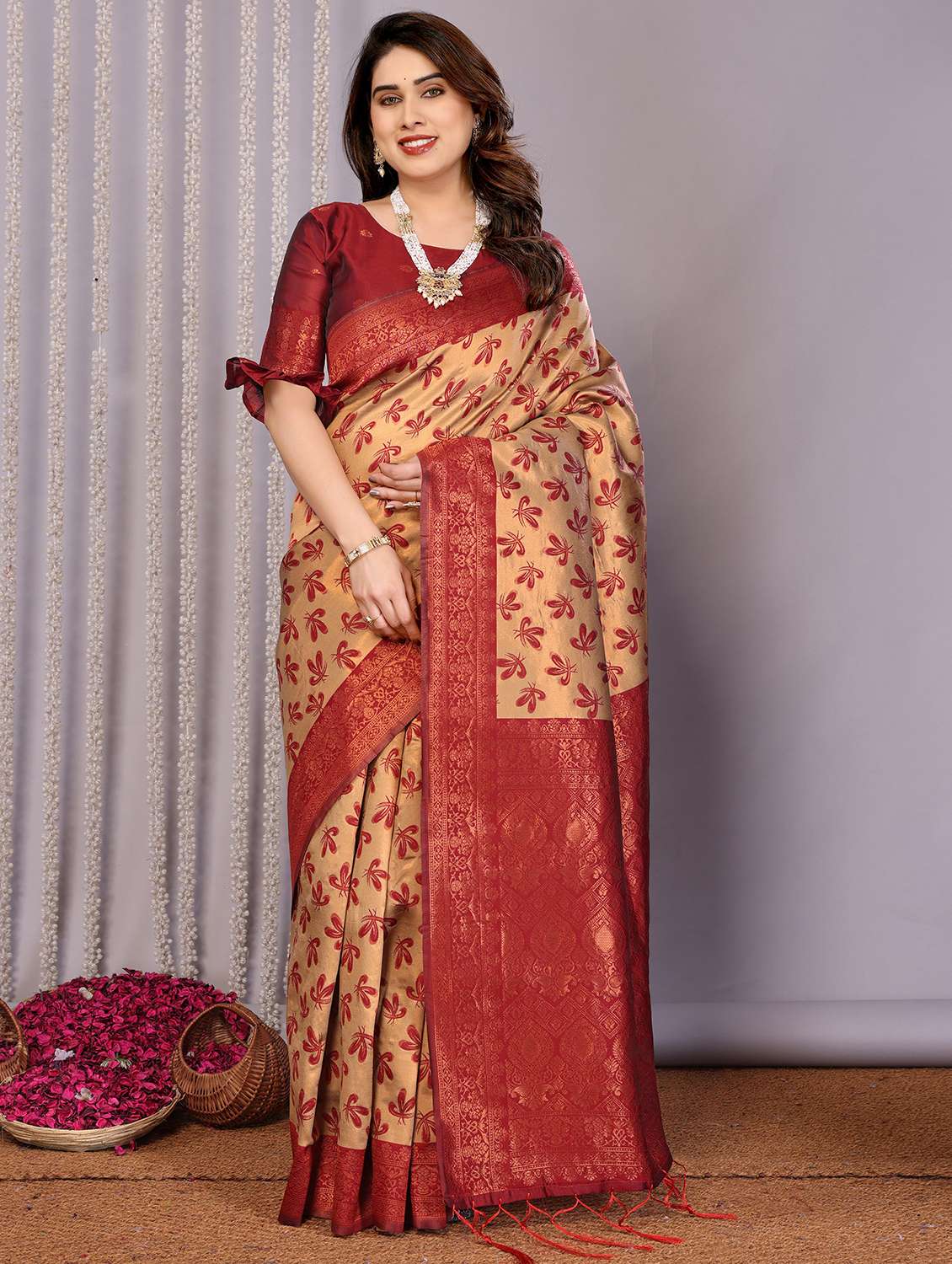 women self design banarasi saree with blouse