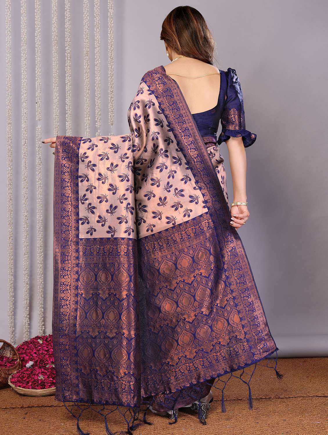 women self design banarasi saree with blouse - 22562902 -  Standard Image - 3