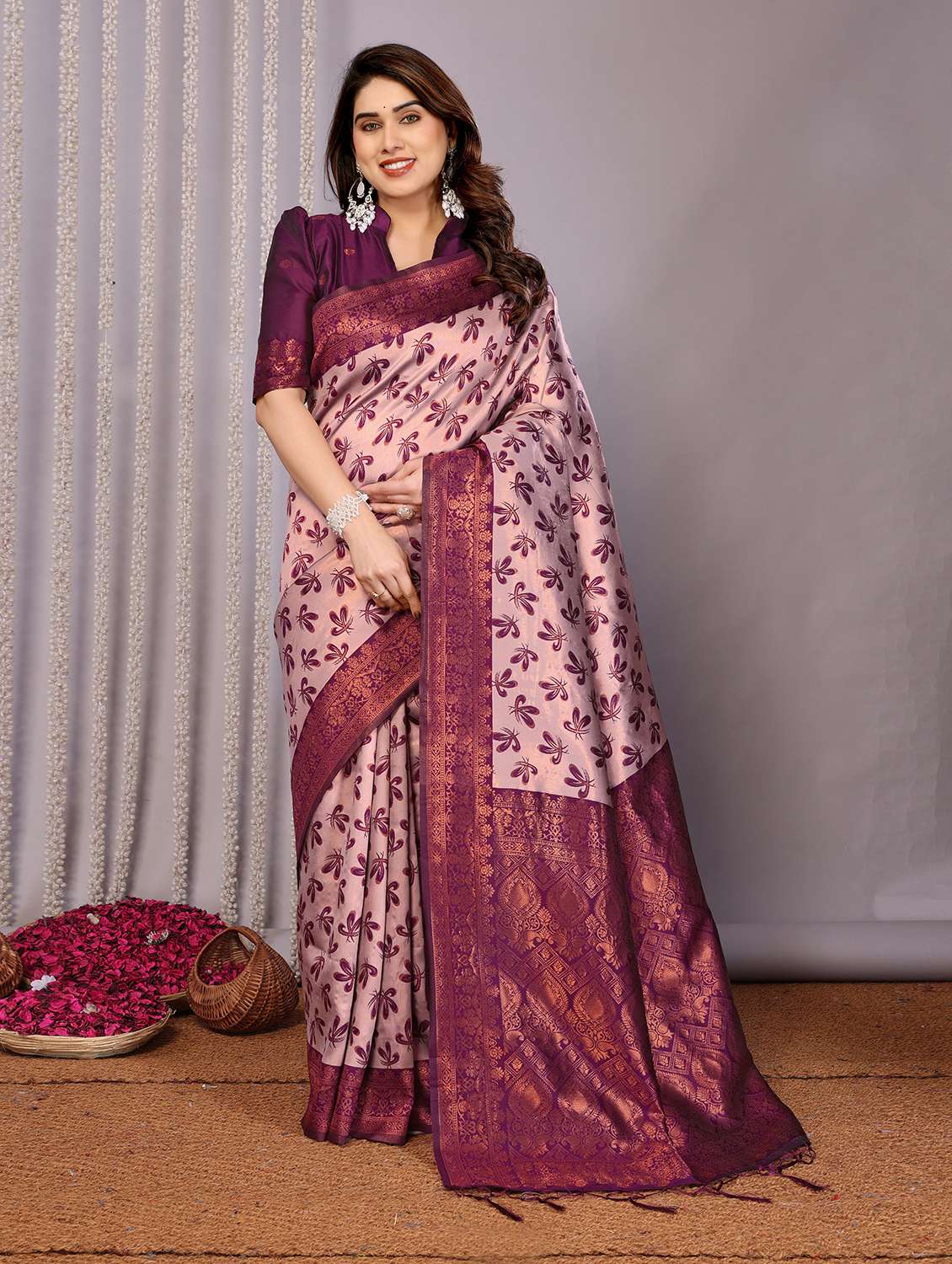 women self design banarasi saree with blouse
