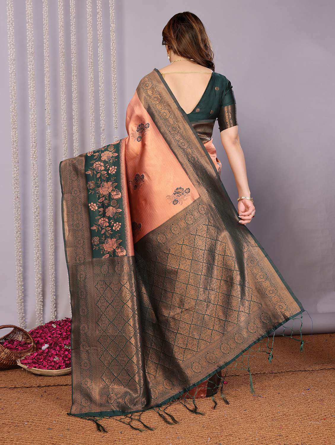 women self design banarasi saree with blouse - 22562907 -  Standard Image - 3