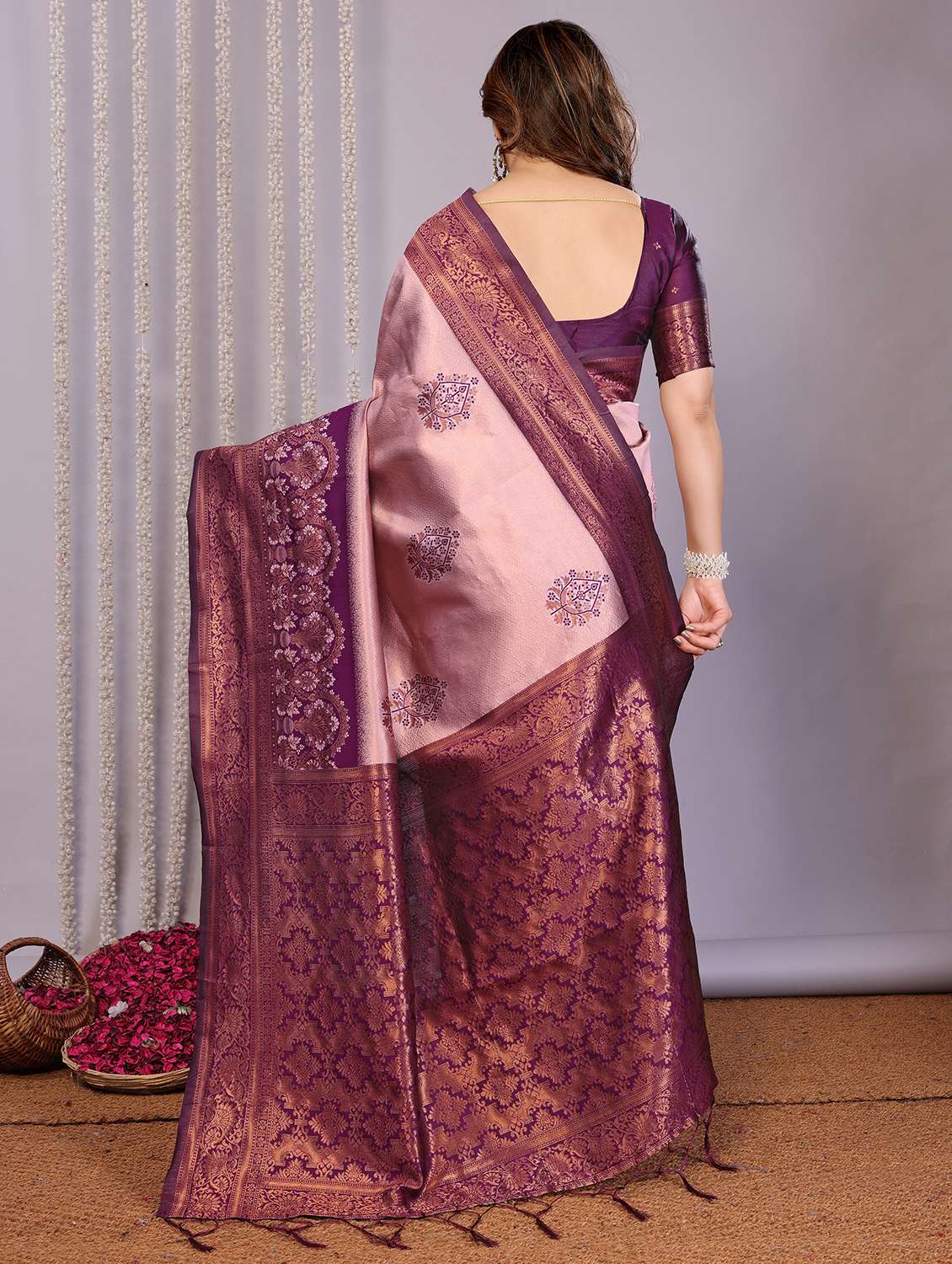 Women Self Design Banarasi Saree With Blouse - 22562919 -  Standard Image - 3