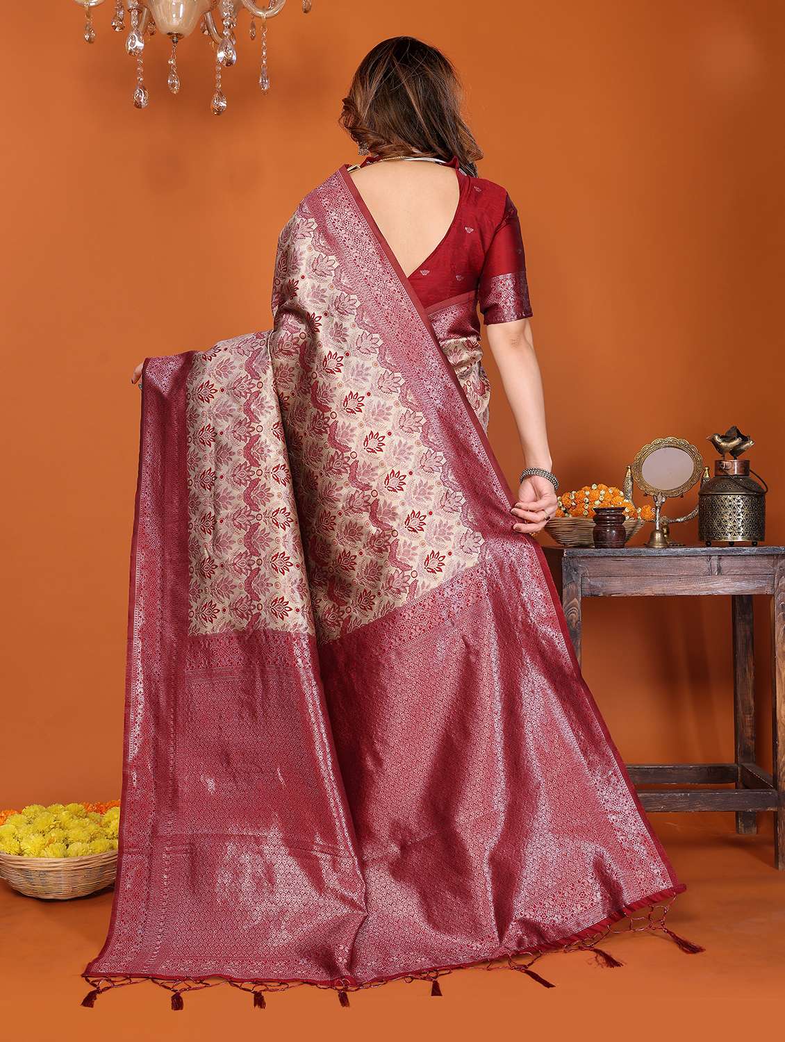 Women Self Design Banarasi Saree With Blouse - 22562923 -  Standard Image - 3