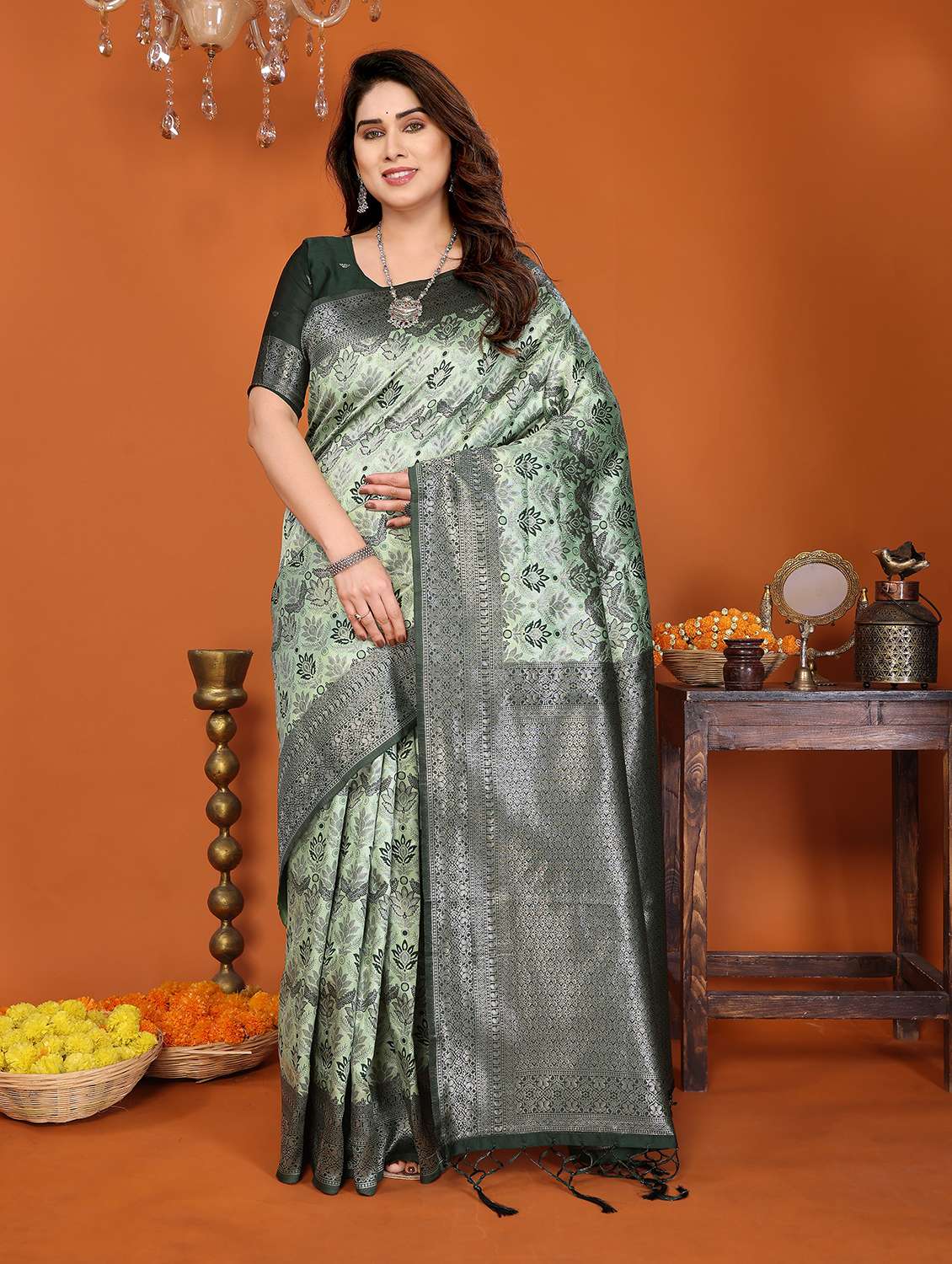 women self design banarasi saree with blouse