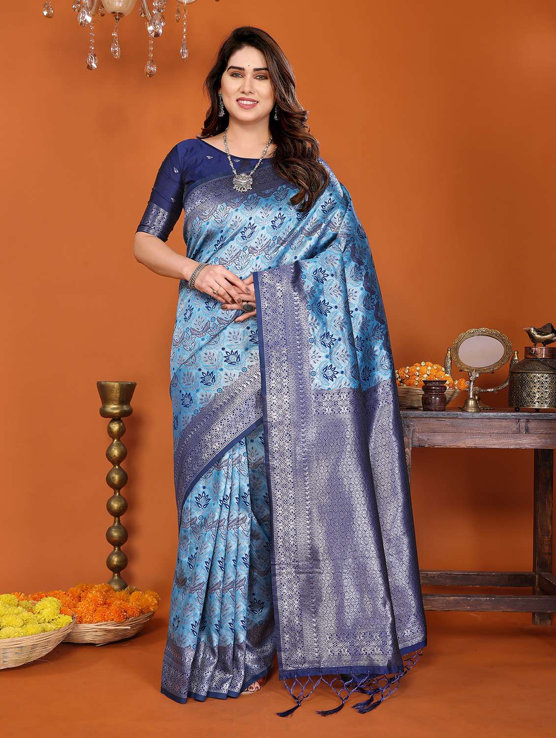 women self design banarasi saree with blouse