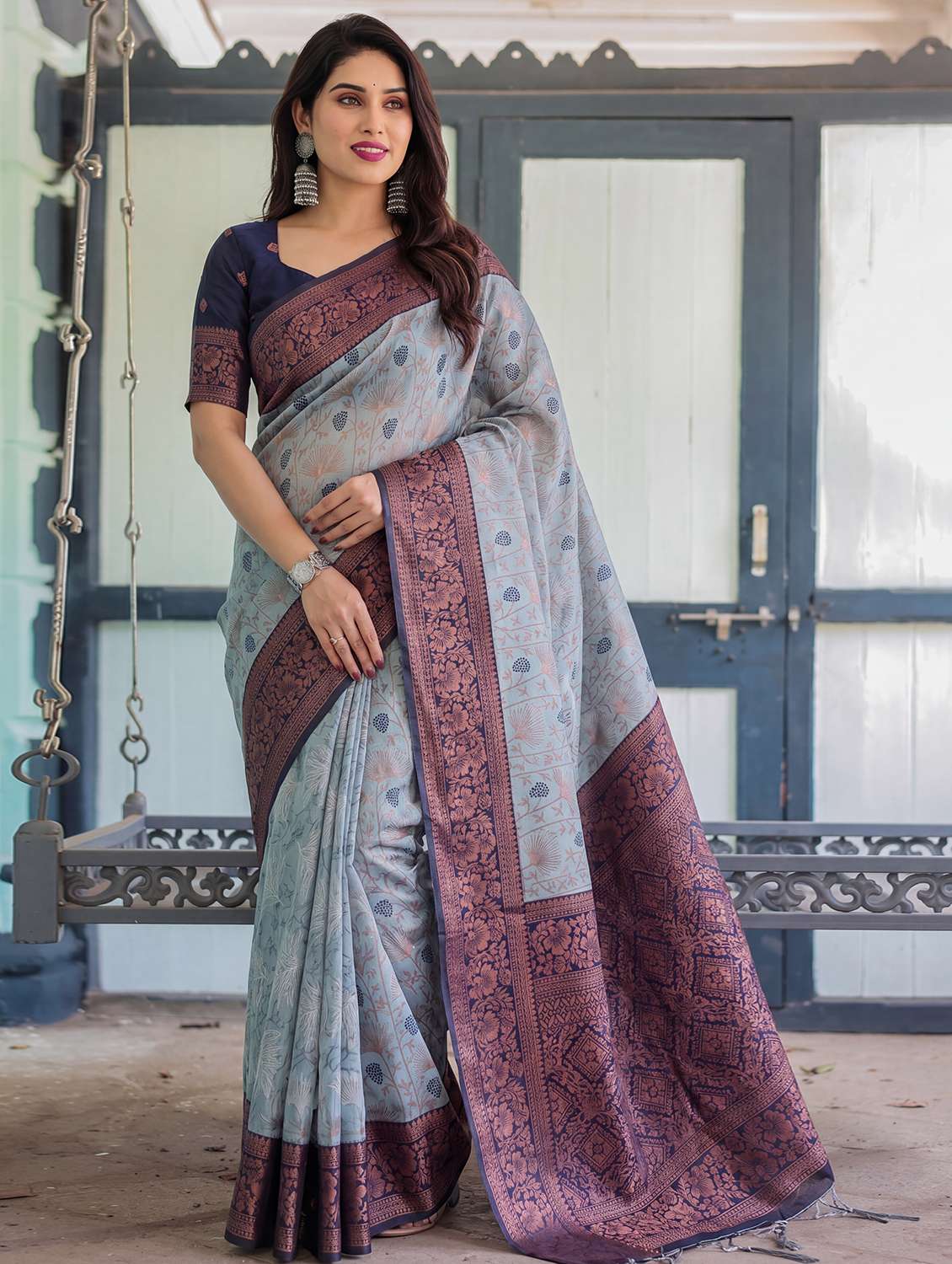 women self design banarasi saree with blouse