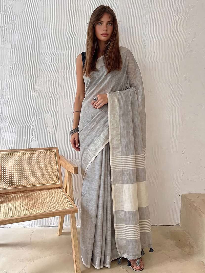 women solid with bordered saree with blouse