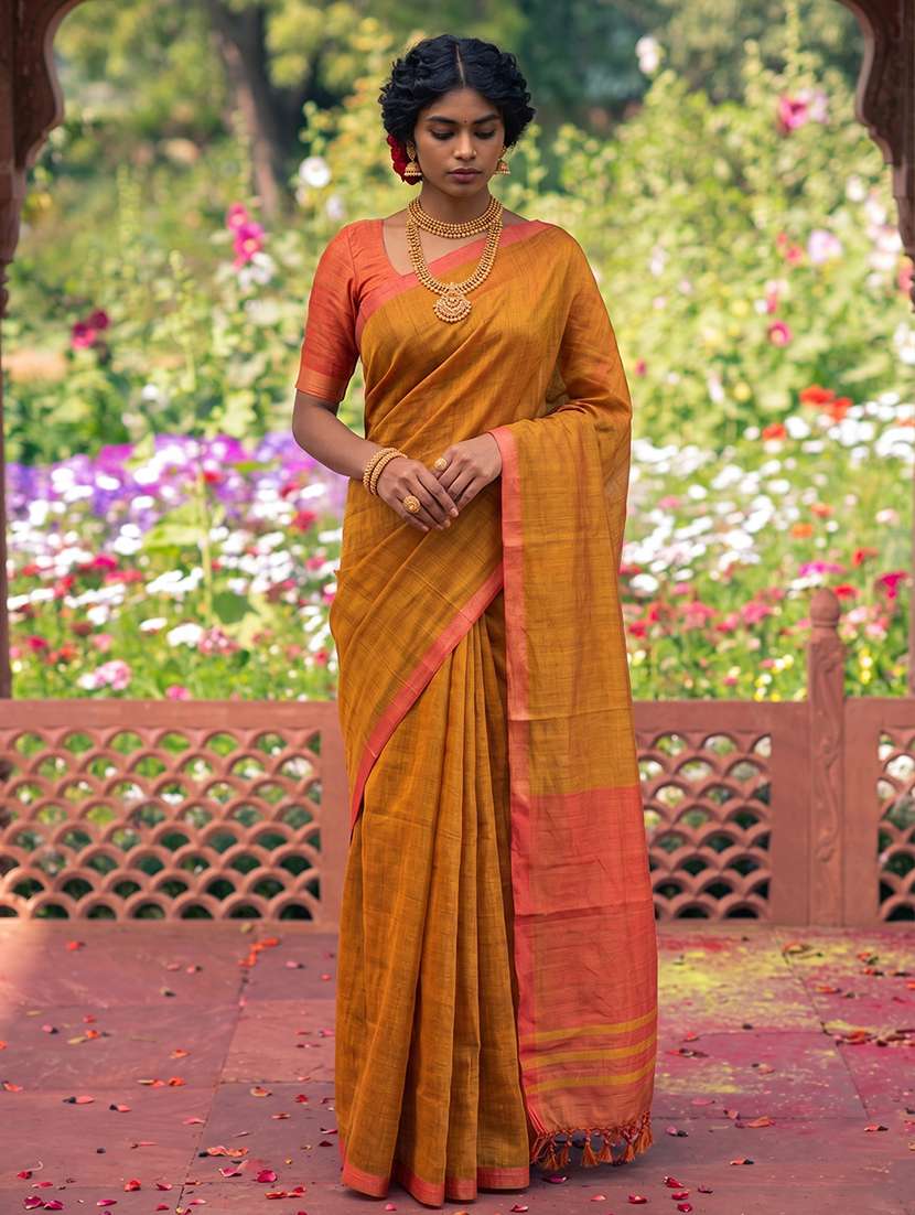 women solid with bordered saree with blouse