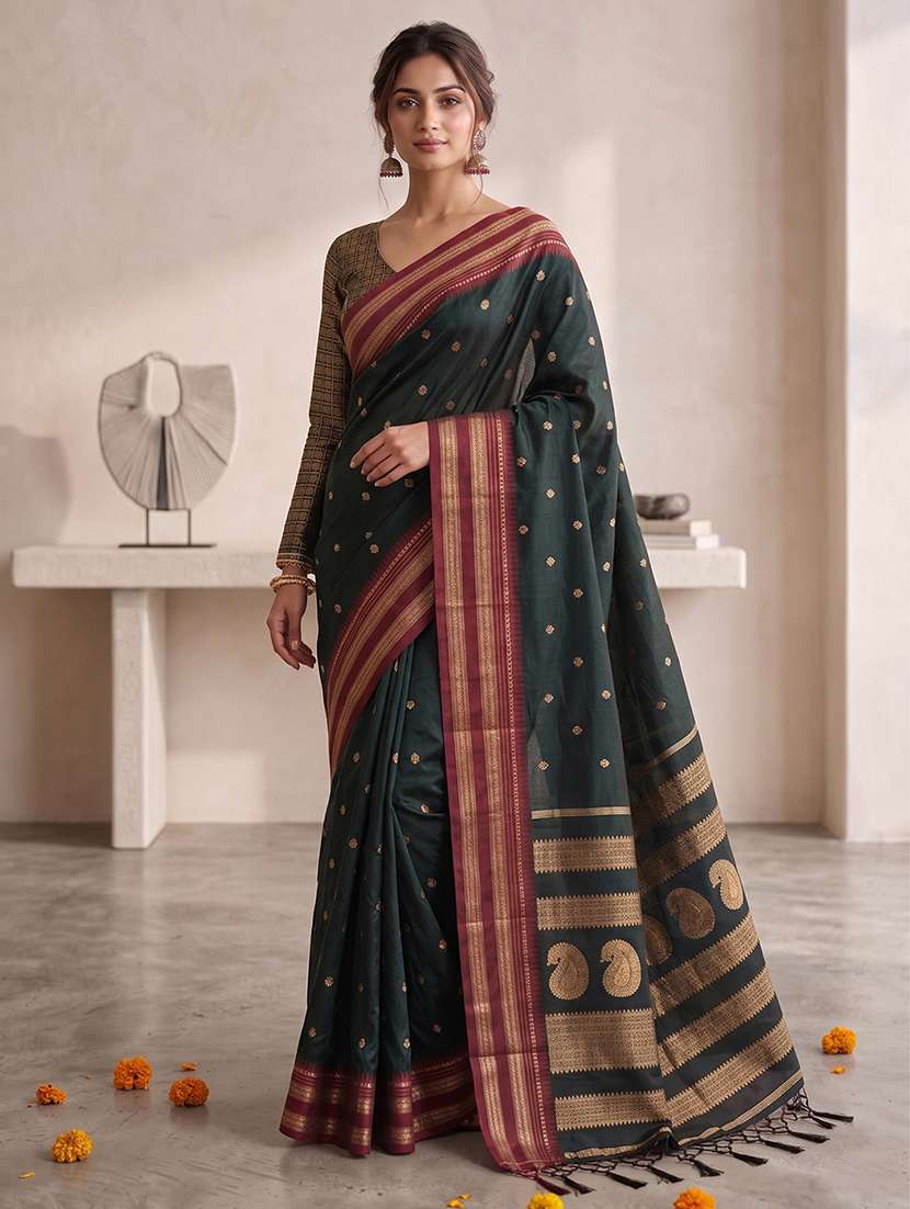 women self design bordered saree with blouse