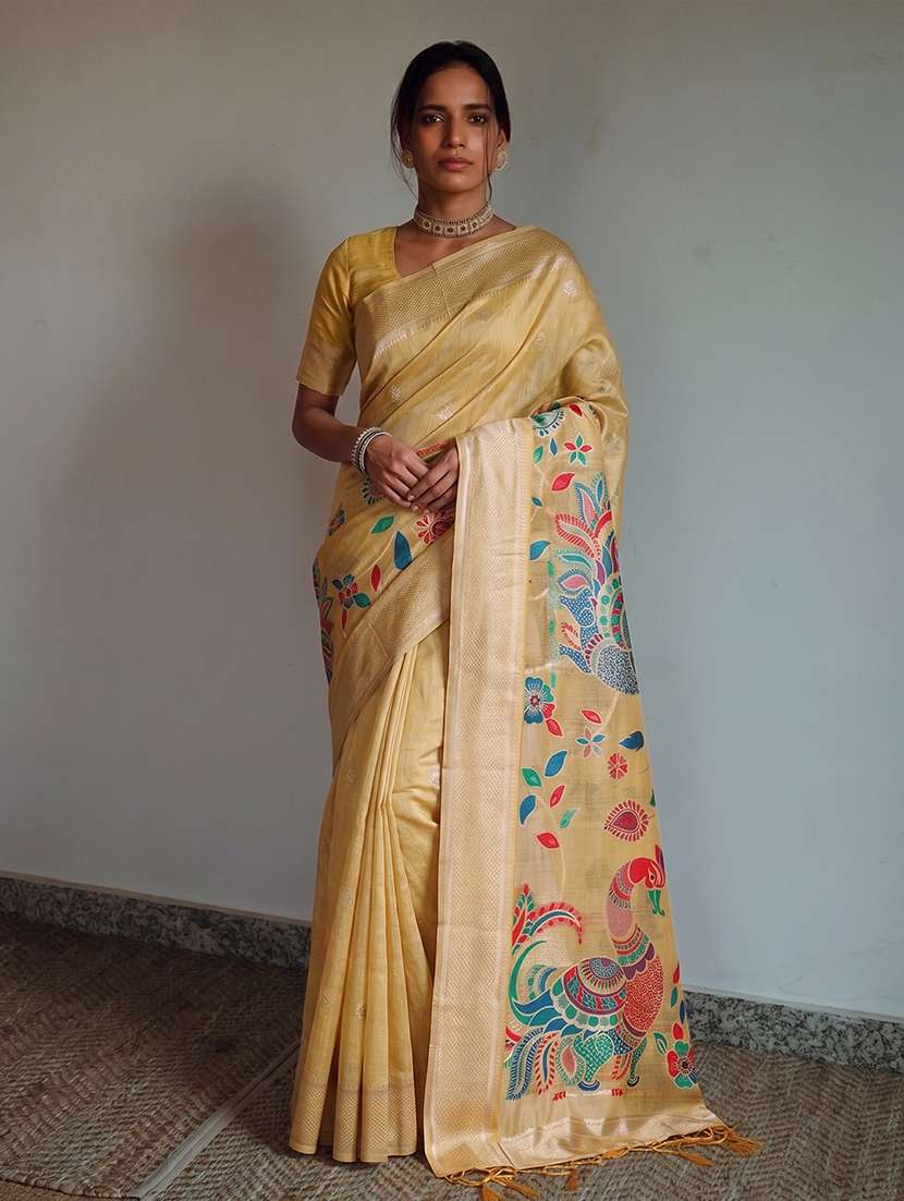 women self design bordered saree with blouse
