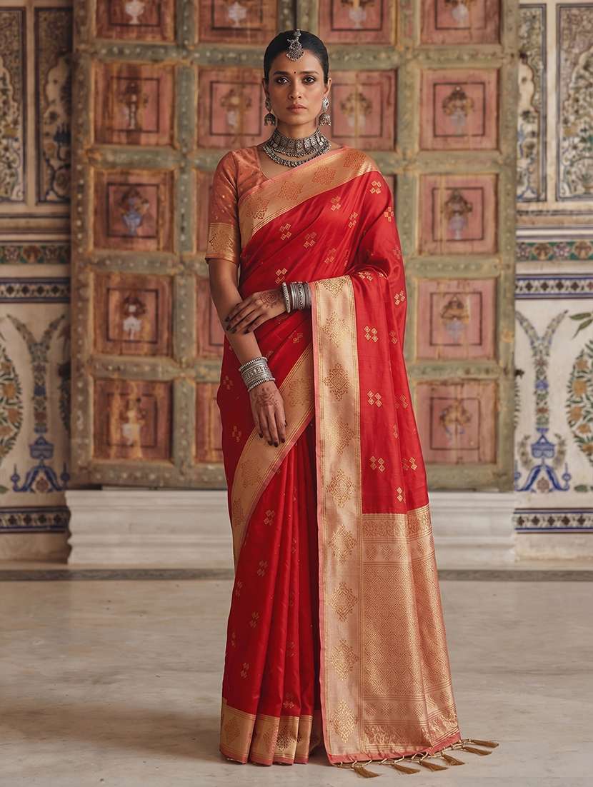 women self design banarasi saree with blouse