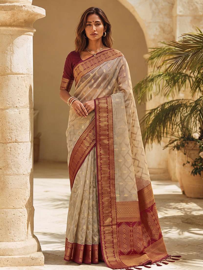 women self design bordered saree with blouse