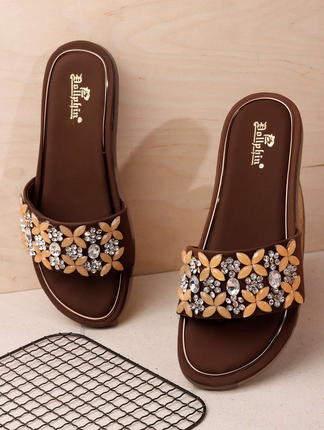 women embellished toe separator flats