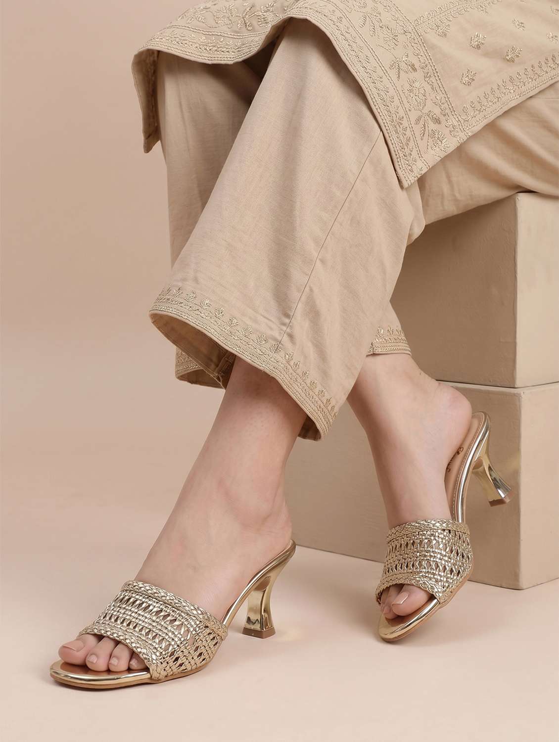 women textured slip on sandal - 22565167 -  Standard Image - 5