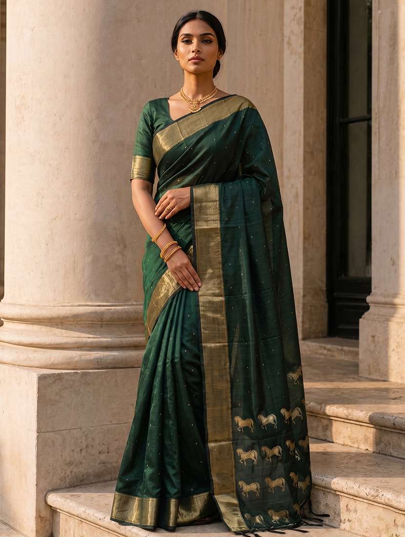 women self design bordered saree with blouse