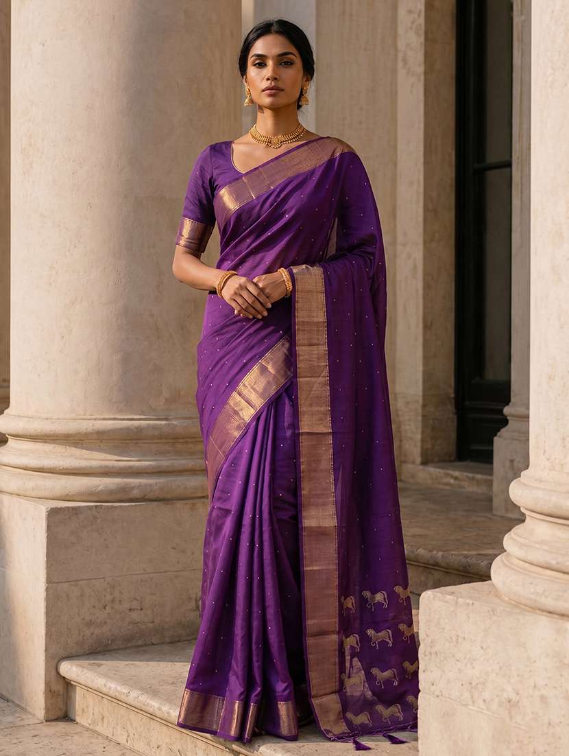 women self design bordered saree with blouse