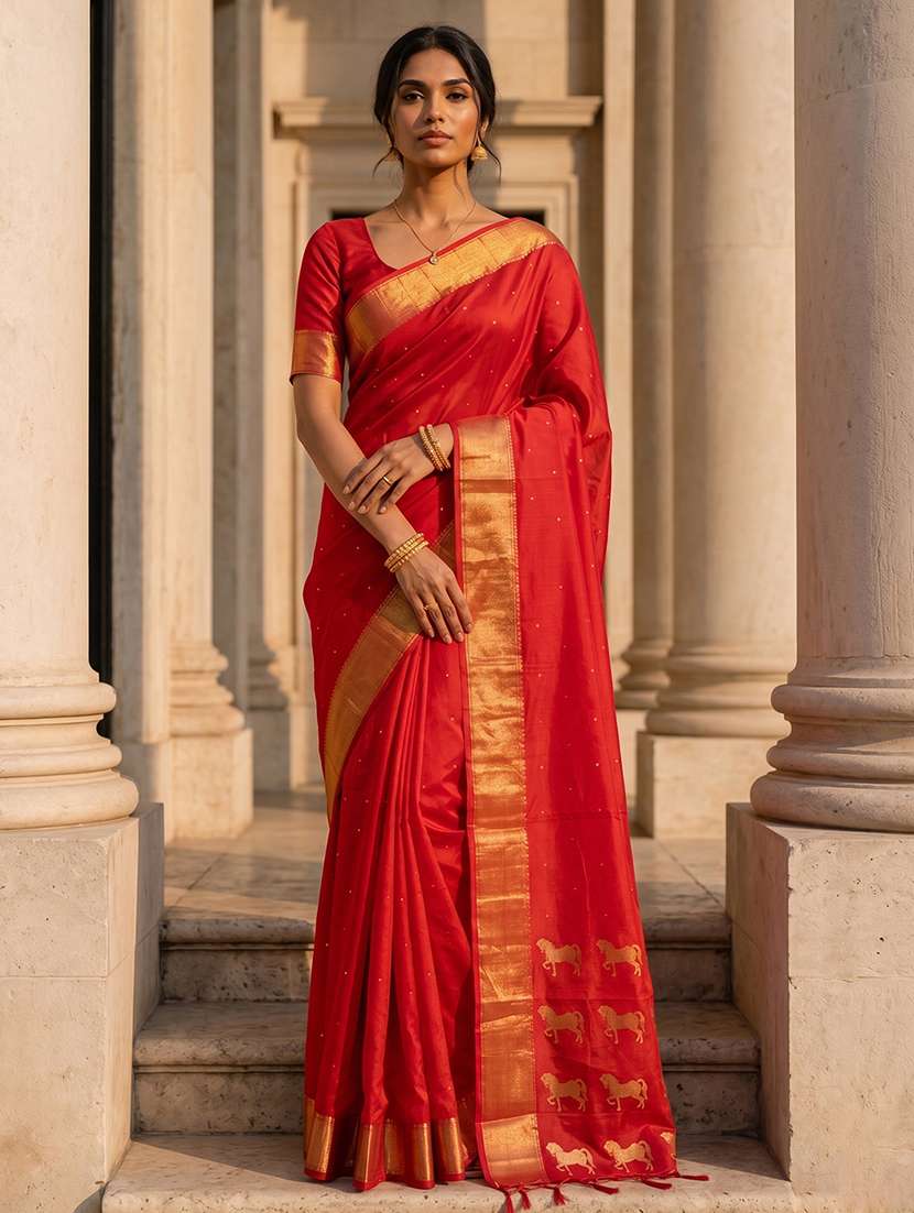 women self design bordered saree with blouse