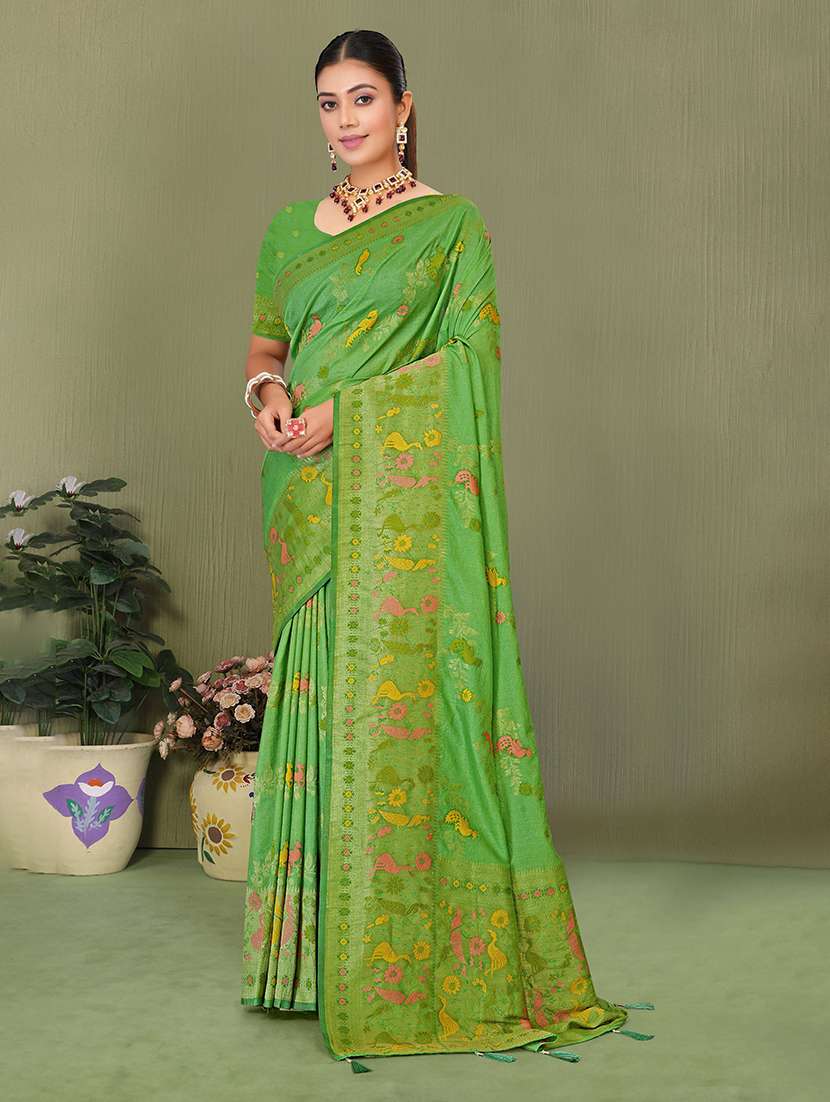 women self design banarasi saree with blouse