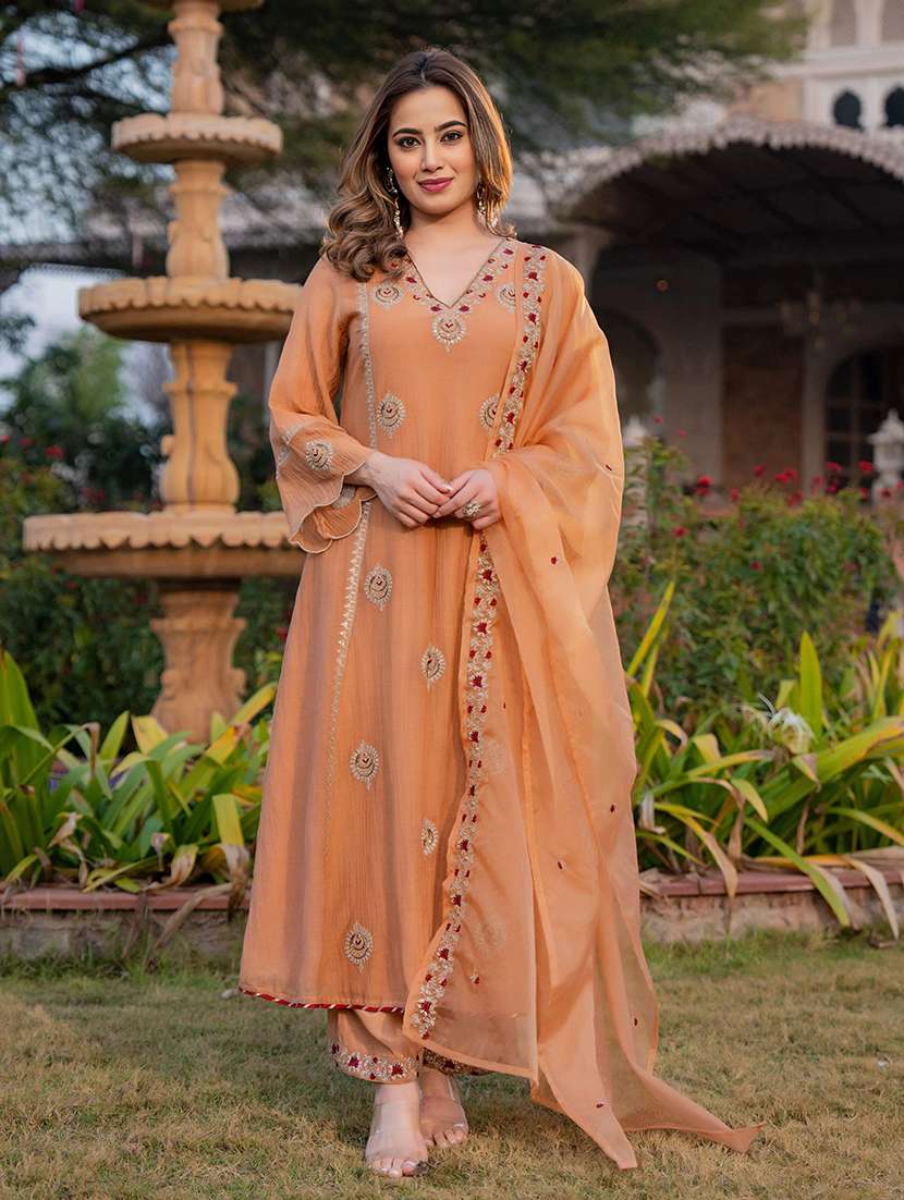 women embroidered three quarter sleeves kurta pant set with dupatta