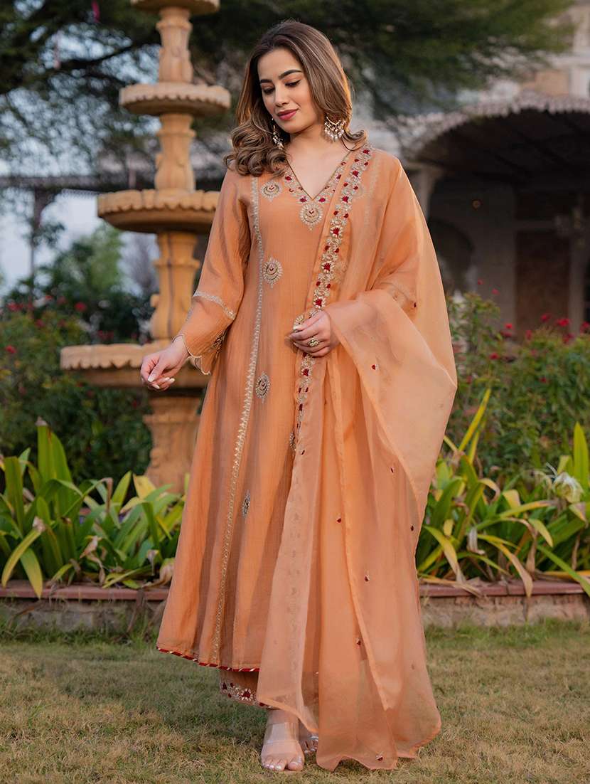 women embroidered three quarter sleeves kurta pant set with dupatta - 22565270 -  Standard Image - 3