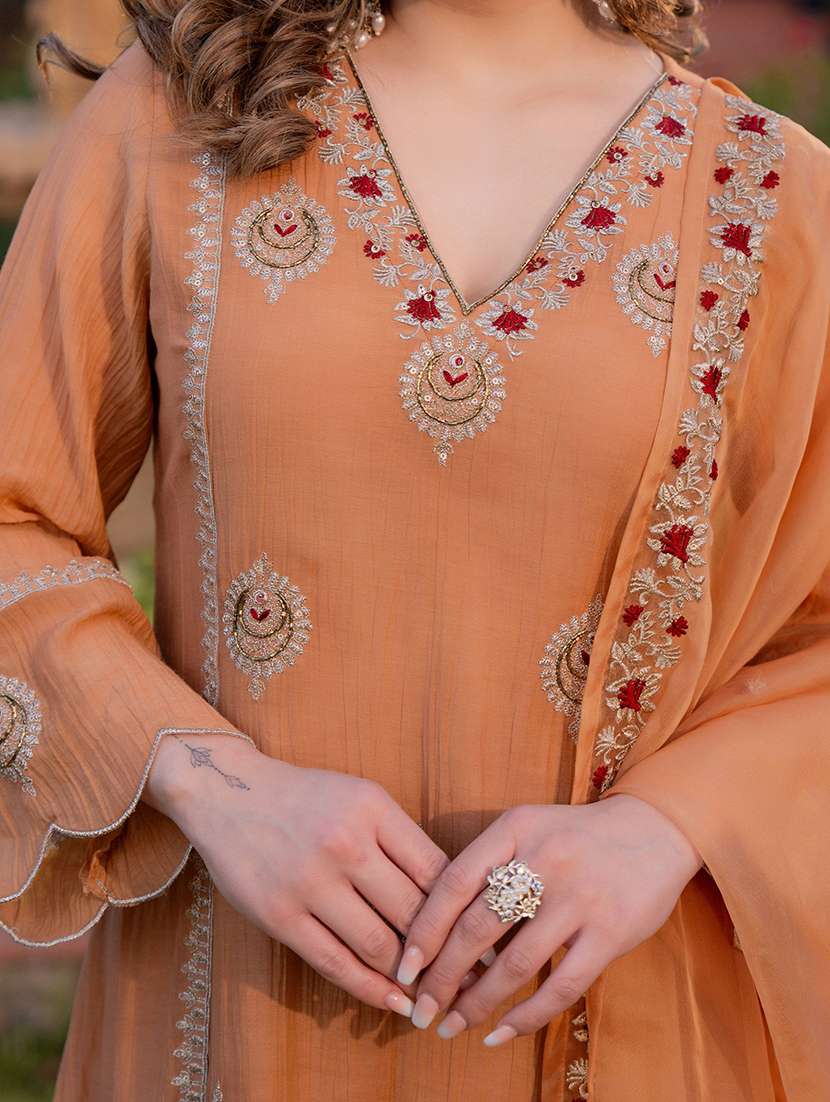 women embroidered three quarter sleeves kurta pant set with dupatta - 22565270 -  Standard Image - 5
