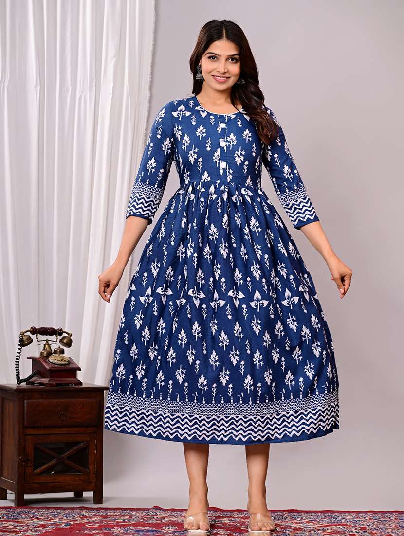 women printed three quarter sleeves flared dress