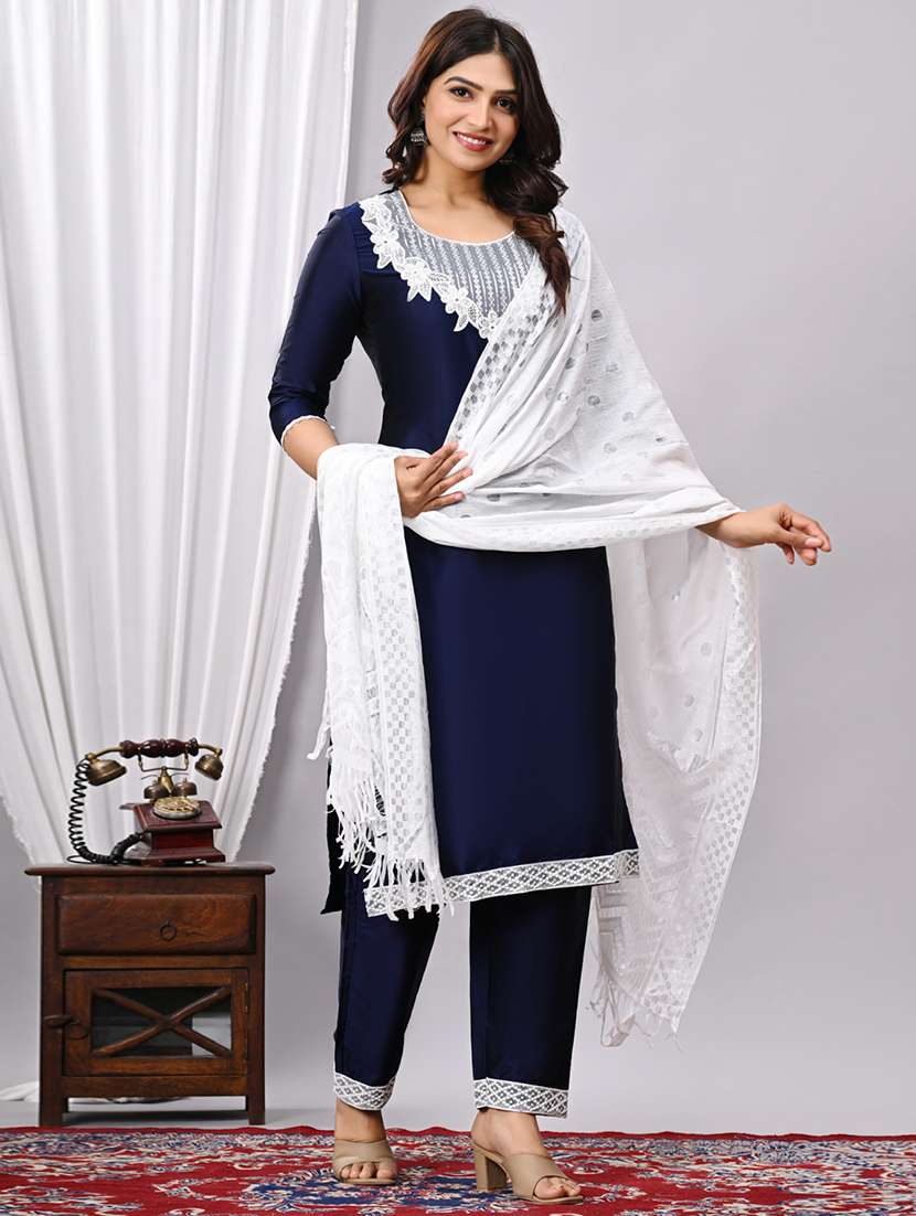women embroidered three quarter sleeves kurta pant set with dupatta