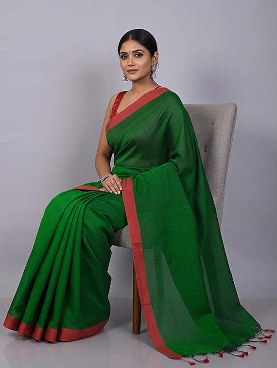 women solid with bordered handloom saree - 22565340 -  Standard Image - 3