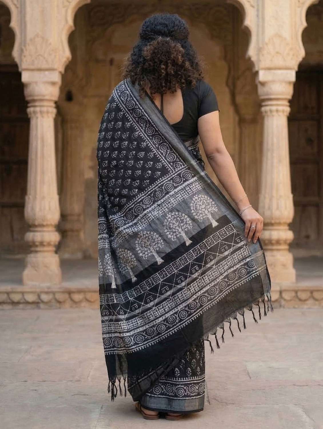 women printed casual wear saree with blouse - 22565719 -  Standard Image - 3