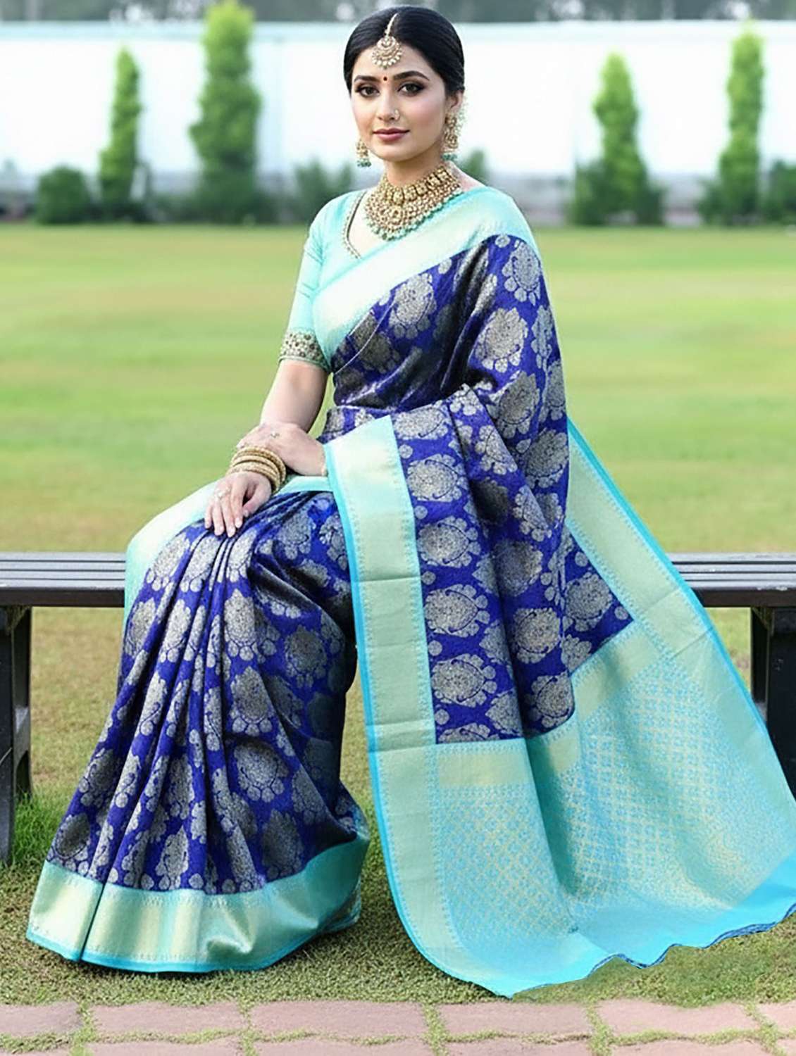 Women Self Design Banarasi Saree - 22565781 -  Standard Image - 3