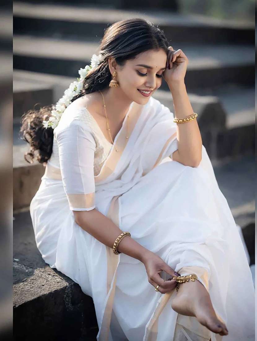 women solid with bordered kasavu saree with blouse - 22565882 -  Standard Image - 5